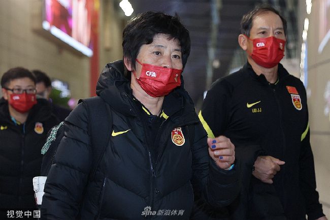 在香港建筑已被藤蔓遍布的末世场景中，古天乐驾驶高科技型战机执行任务，还与刘嘉玲就行动计划发生争执